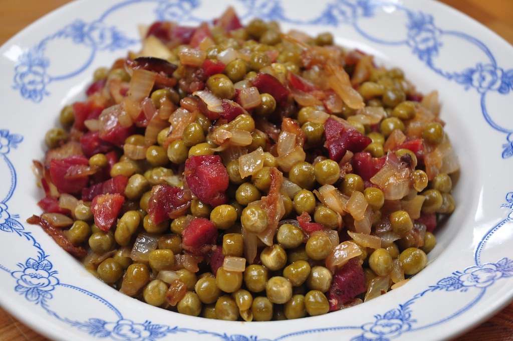 guisantes con cecina