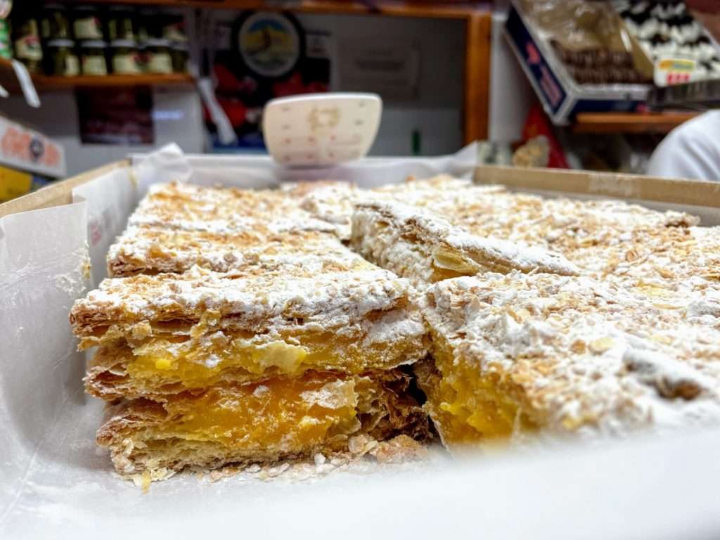 Delicioso Hojaldre en Pastas Nieves en el Mercado del Corregidor de Logroño