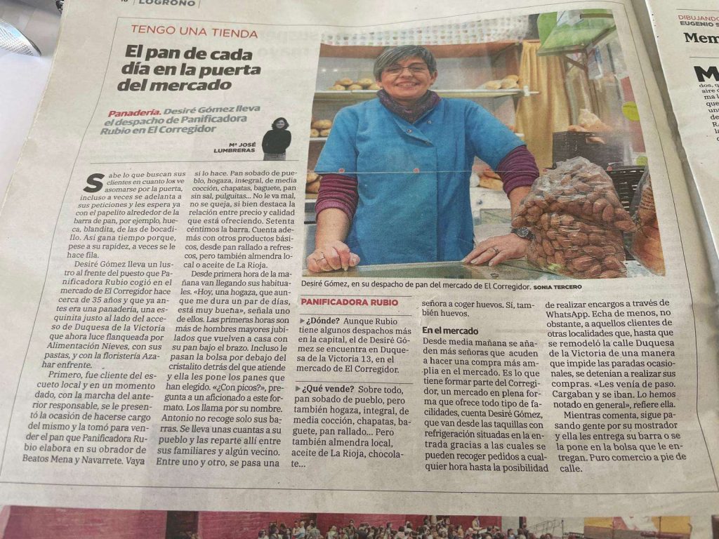 El pan de cada día en la puerta del mercado
